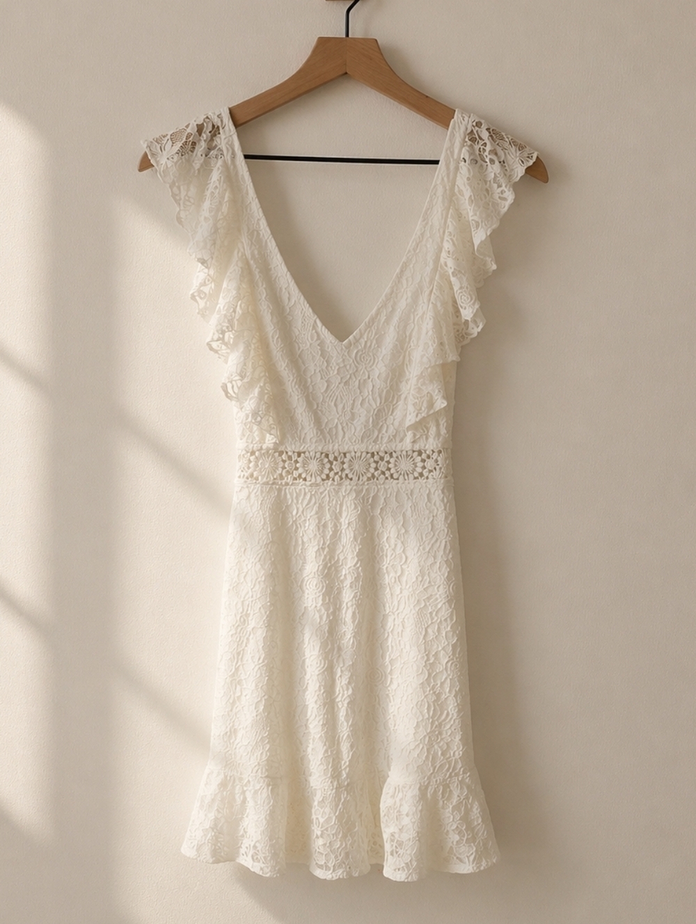 Hello Molly White Lace Mini Dress Size 10 NWT Ruffle Sleeve V-Neck Fit &‎ Flare